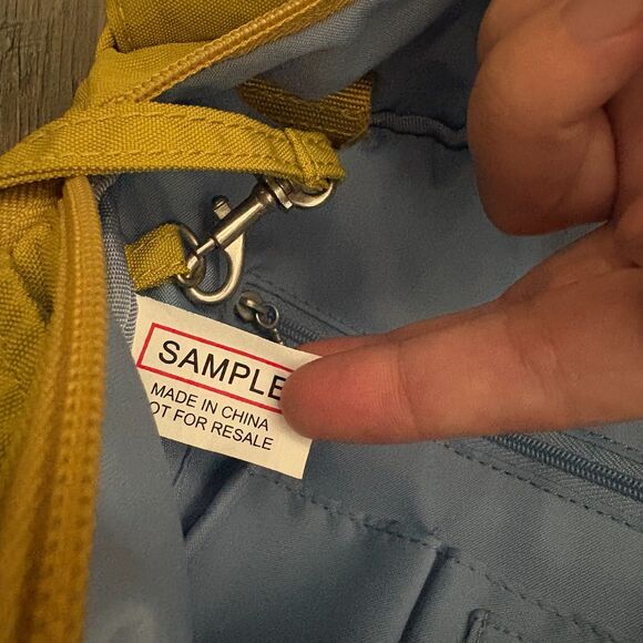 Baggallini Expandable Messenger Crossbody Bag Kiwi Yellow Nylon Sample Product - Picture 9 of 9